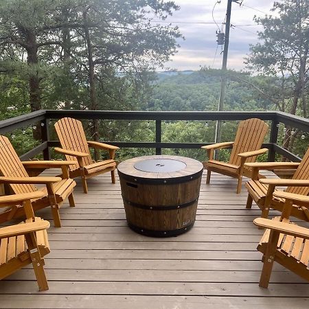 Whiskey Ridge 3 Bdrm Cabin-Firepit, Fenced Yard, Hot Tub Βίλα Pigeon Forge Εξωτερικό φωτογραφία