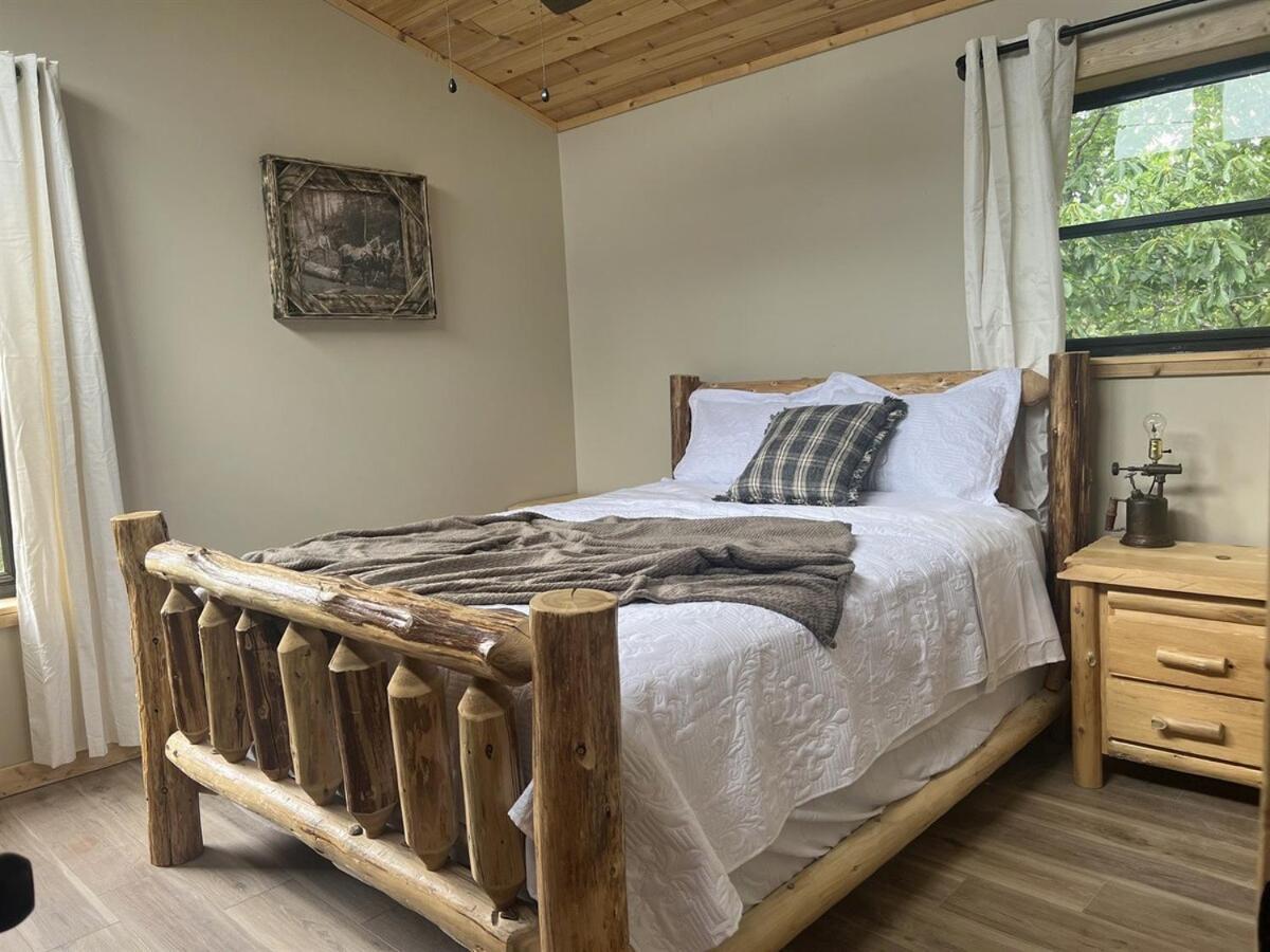 Whiskey Ridge 3 Bdrm Cabin-Firepit, Fenced Yard, Hot Tub Βίλα Pigeon Forge Εξωτερικό φωτογραφία