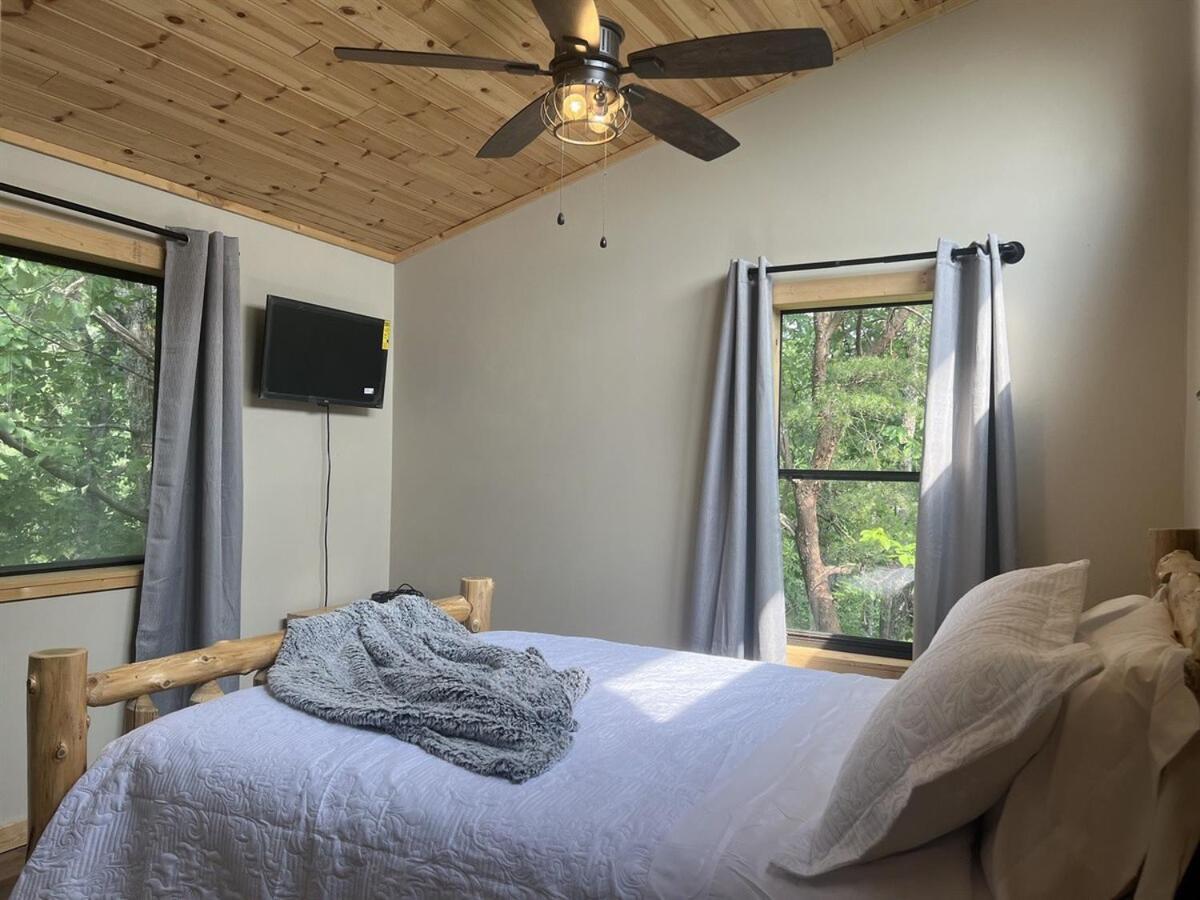 Whiskey Ridge 3 Bdrm Cabin-Firepit, Fenced Yard, Hot Tub Βίλα Pigeon Forge Εξωτερικό φωτογραφία